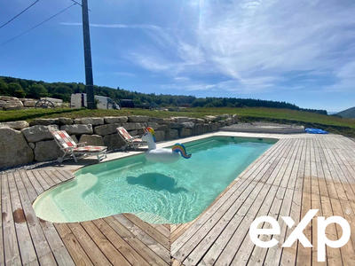 Maison - 240 m² - 6 pièces