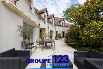 Maison - 286 m² - 7 pièces