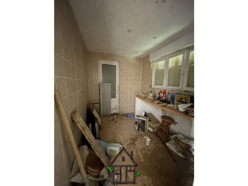 Maison - 270 m² - 16 pièces