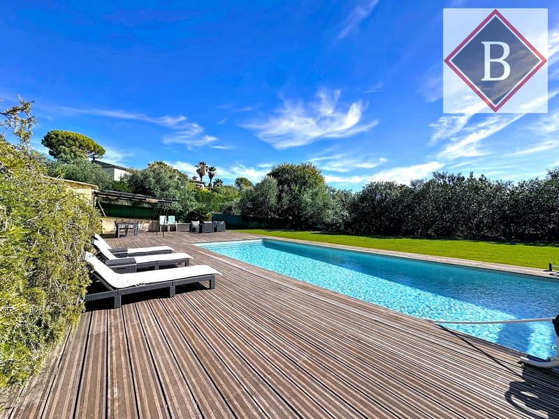 Maison - 181 m² - 7 pièces