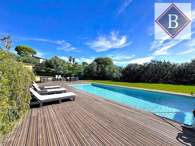 Maison - 181 m² - 7 pièces