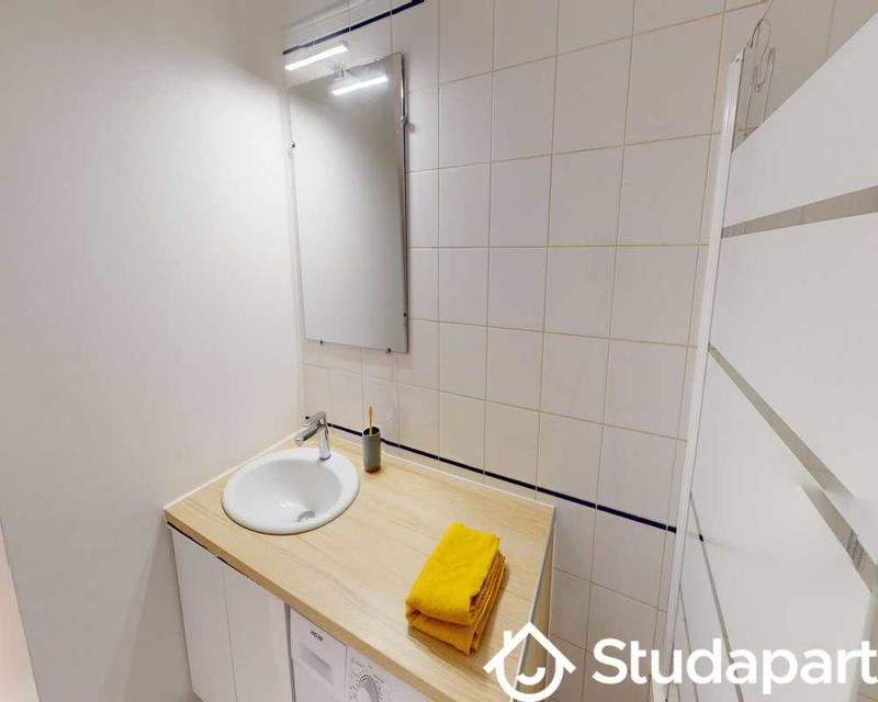 Chambre - 80 m² - 1 pièce