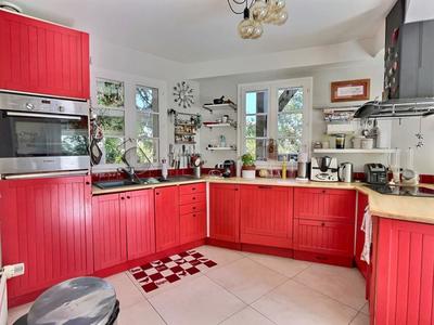 Maison - 235 m² - 8 pièces