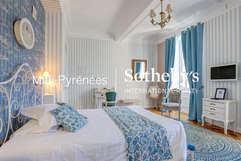 Maison - 620 m² - 15 pièces