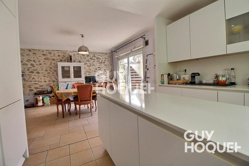 Maison - 180 m² - 7 pièces