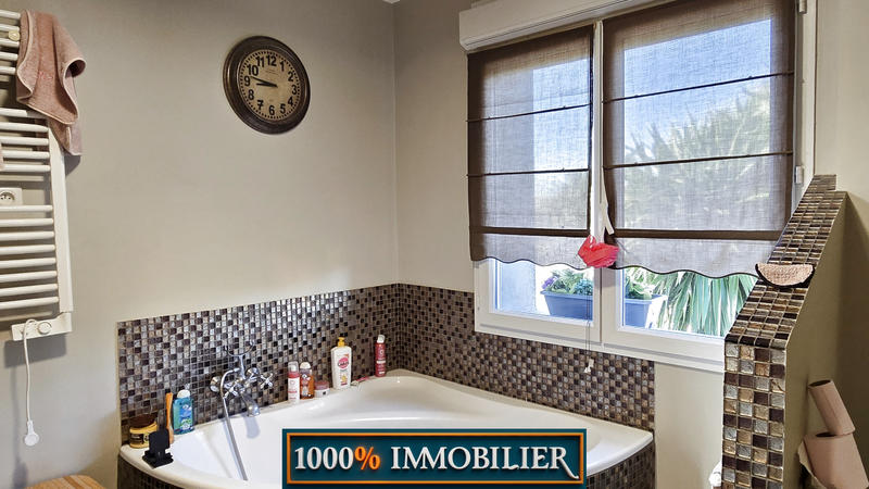 Maison - 230 m² - 9 pièces