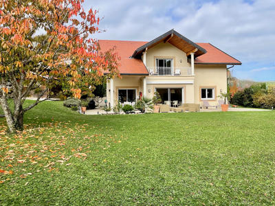 Maison - 230 m² - 7 pièces