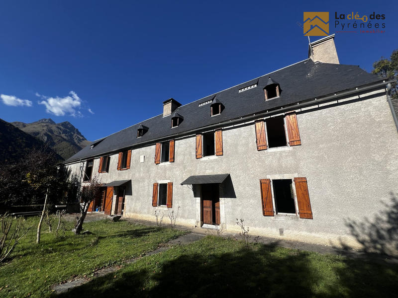 Maison - 204 m² - 7 pièces