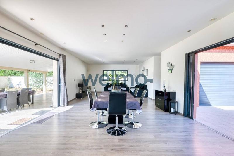 Maison - 300 m² - 8 pièces