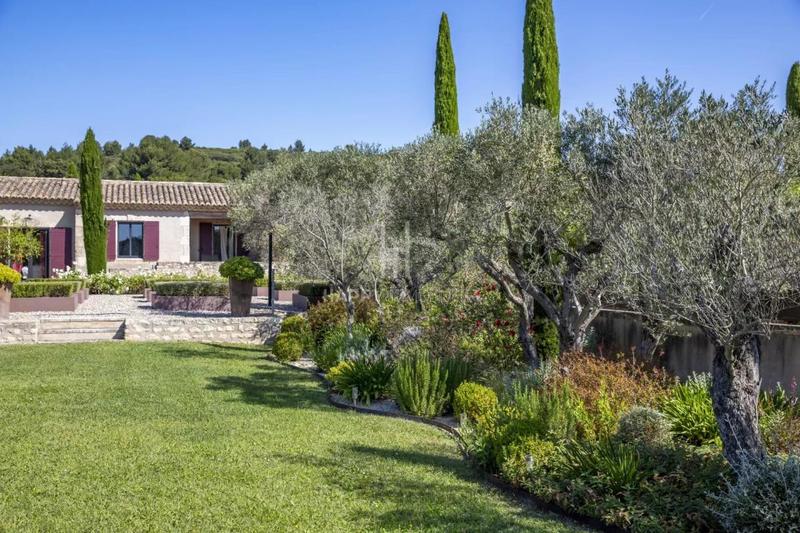 Propriété - 240 m² - 9 pièces