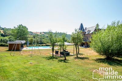 Maison - 240 m² - 10 pièces