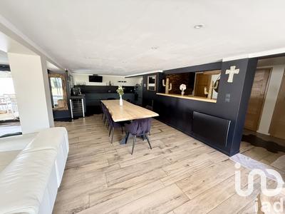 Maison - 203 m² - 5 pièces