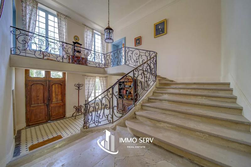 Maison - 600 m² - 16 pièces