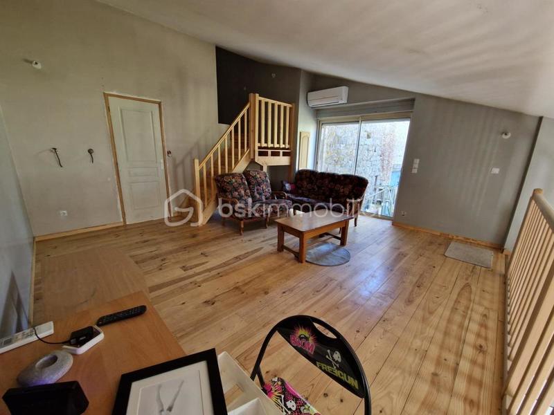 Maison - 214 m² - 8 pièces