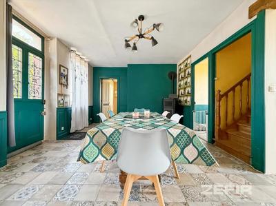 Maison - 149 m² - 9 pièces