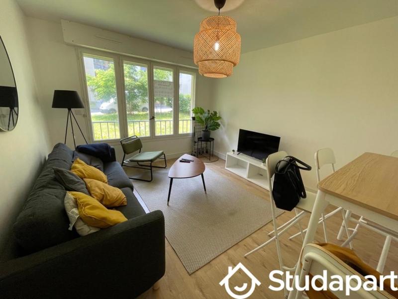 Chambre - 11 m² - 1 pièce