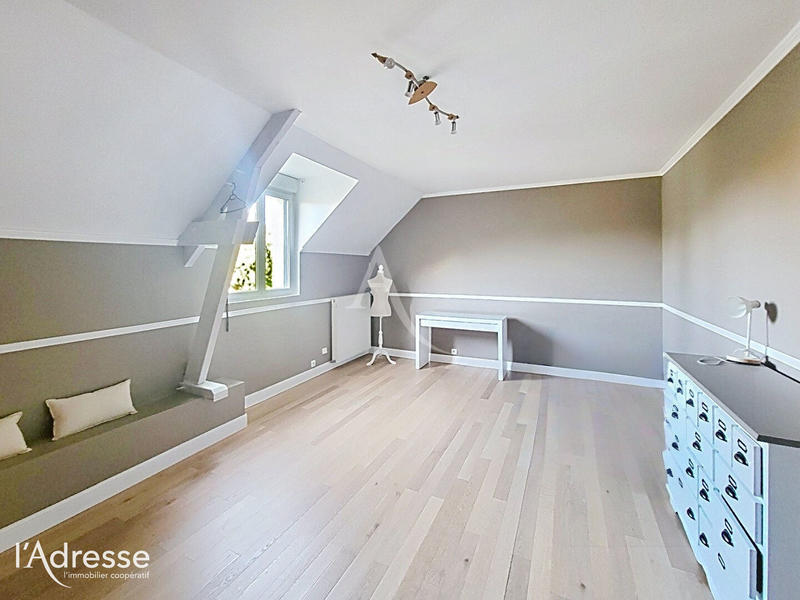 Maison - 205 m² - 7 pièces