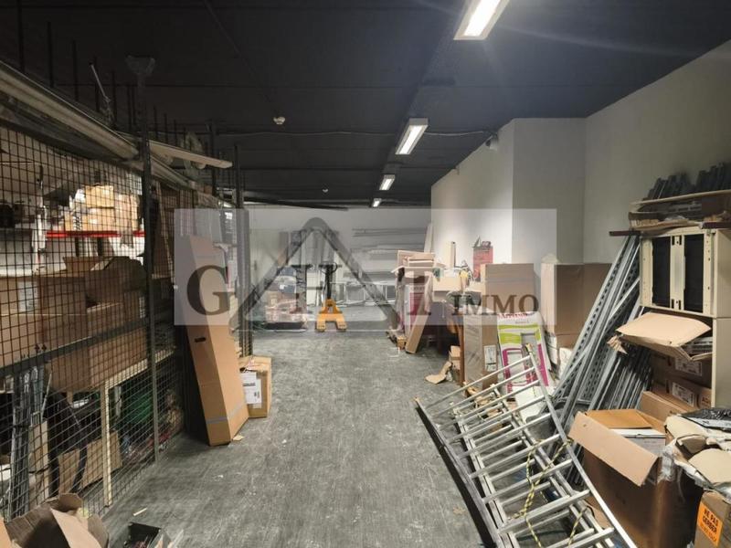 Entrepôt - 1 240 m²