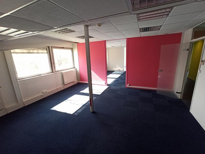 Bureau - 1 700 m²