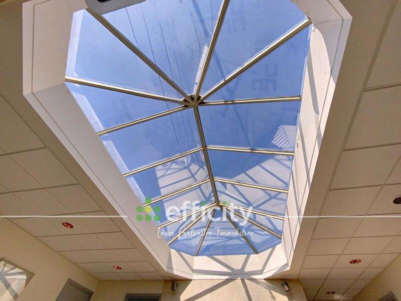 Local d'activité / Entrepôt - 670 m² - 25 pièces