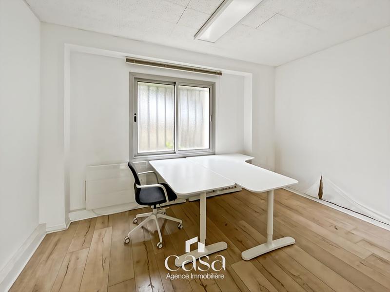 Local commercial - 130 m² - 1 pièce