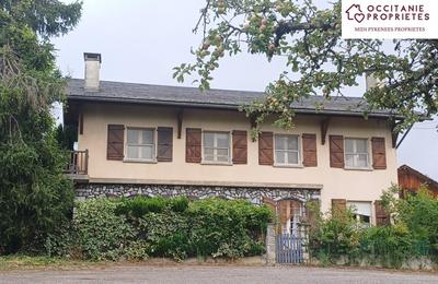 Maison - 263 m² - 9 pièces