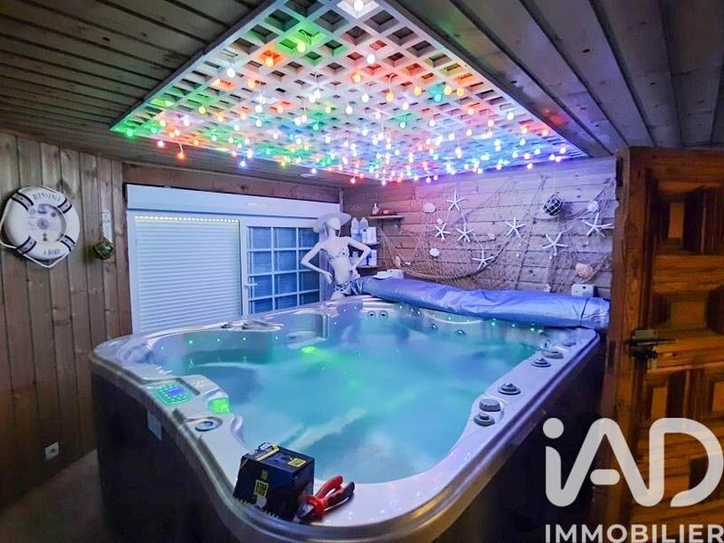 Maison - 210 m² - 8 pièces