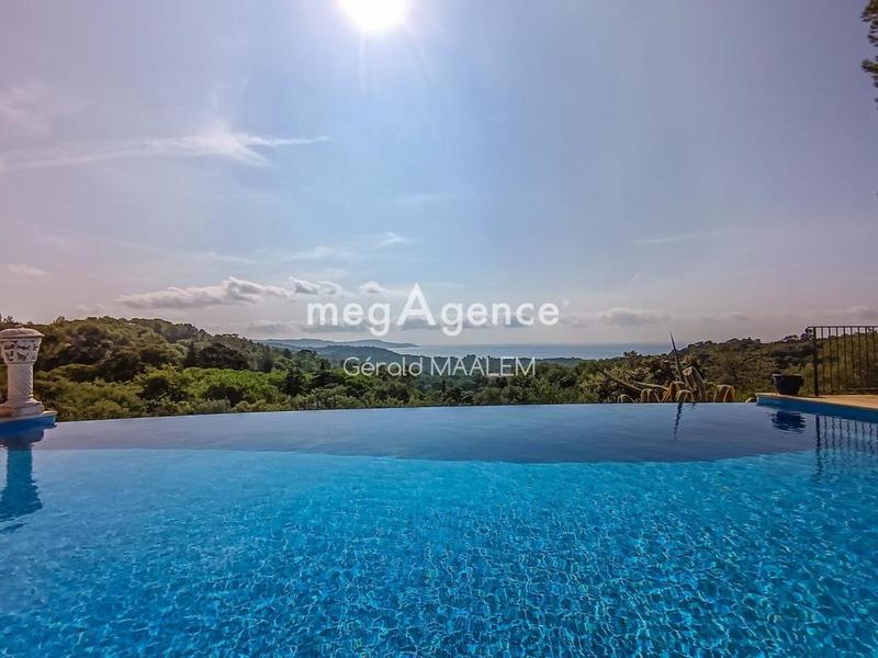 Maison - 250 m² - 7 pièces