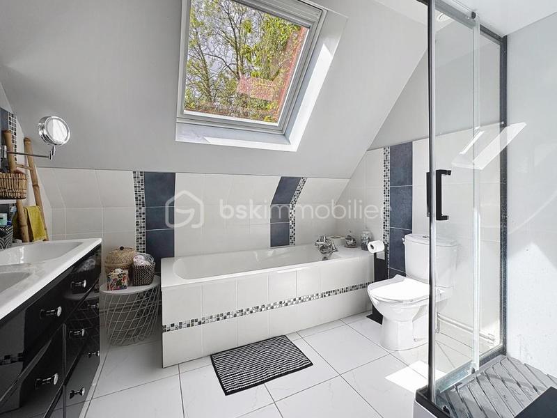 Maison traditionnelle - 149 m² - 5 pièces