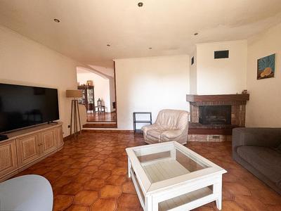 Maison - 204 m² - 9 pièces