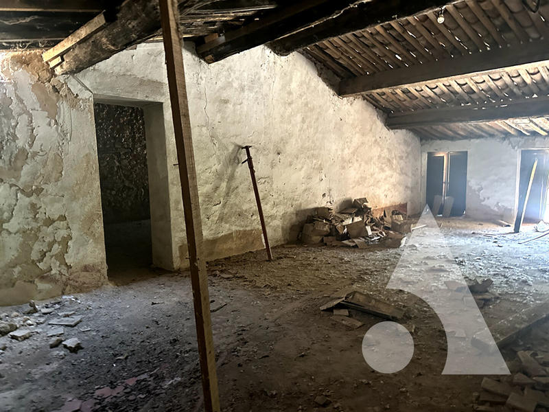 Maison - 714 m² - 7 pièces