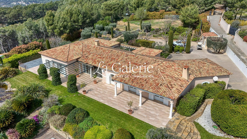 Maison - 630 m² - 13 pièces