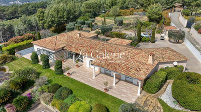 Maison - 630 m² - 13 pièces