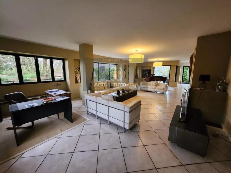 Maison - 254 m² - 10 pièces