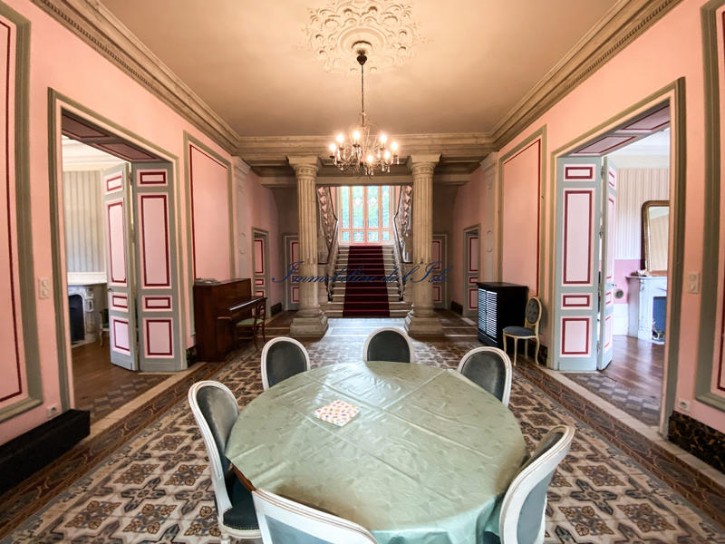 Maison - 440 m² - 14 pièces