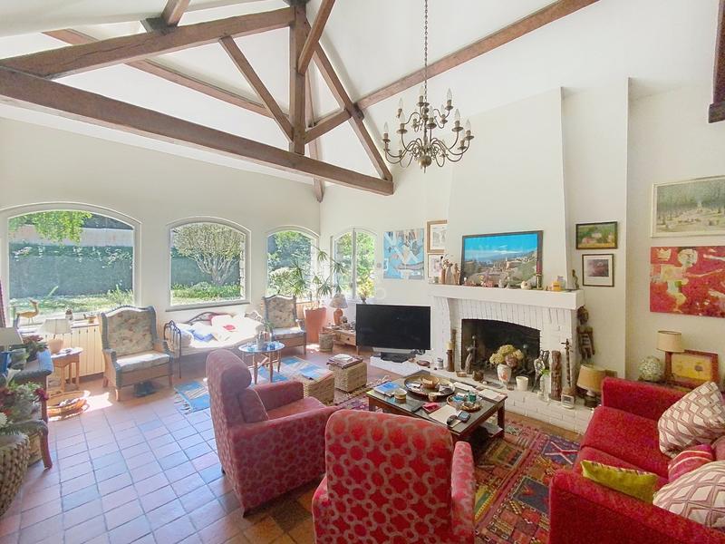 Maison - 204 m² - 7 pièces