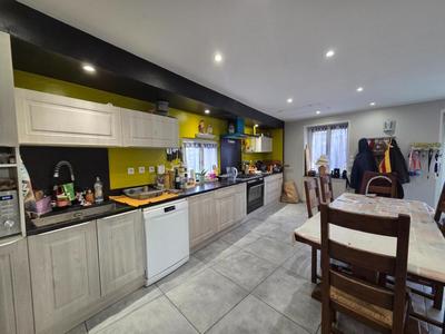 Maison - 94 m² - 4 pièces