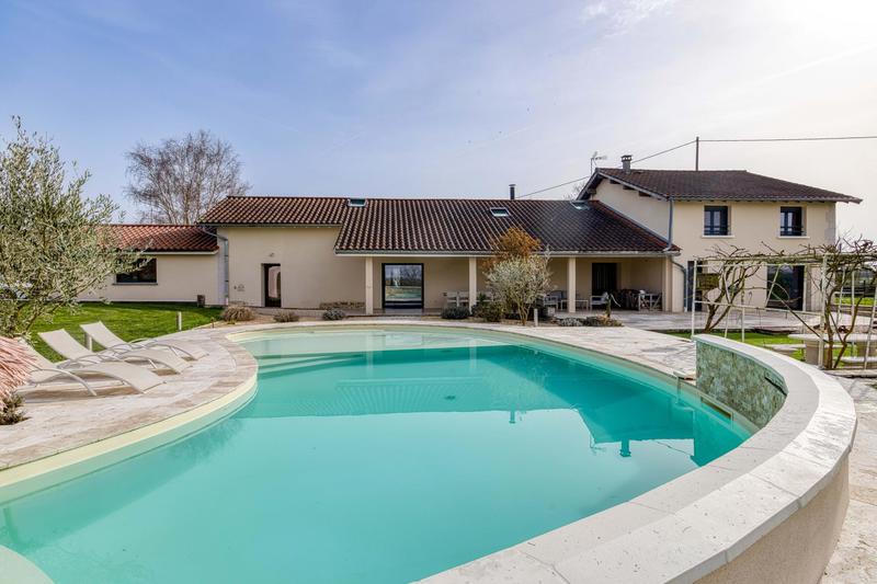 Maison - 290 m² - 9 pièces