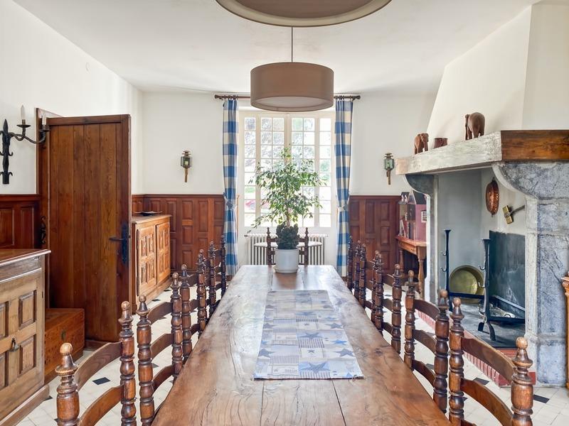 Maison - 388 m² - 11 pièces