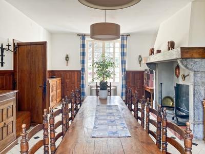 Maison - 388 m² - 11 pièces