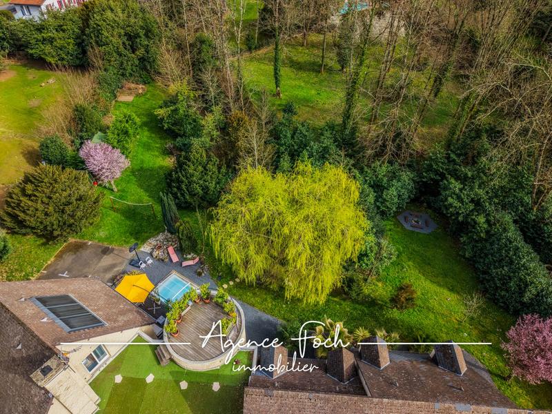 Maison - 495 m² - 14 pièces