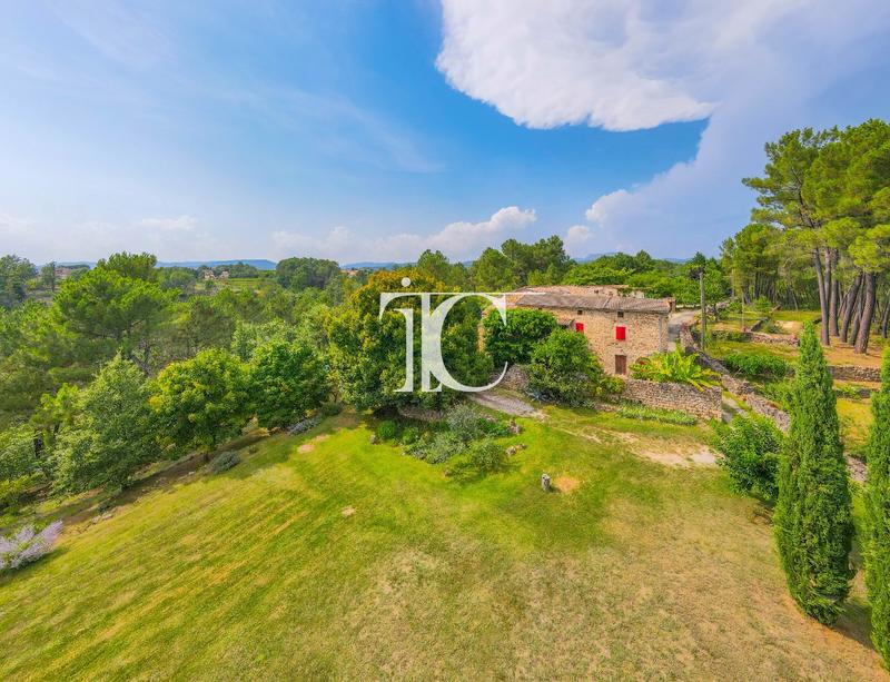 Maison - 245 m² - 9 pièces