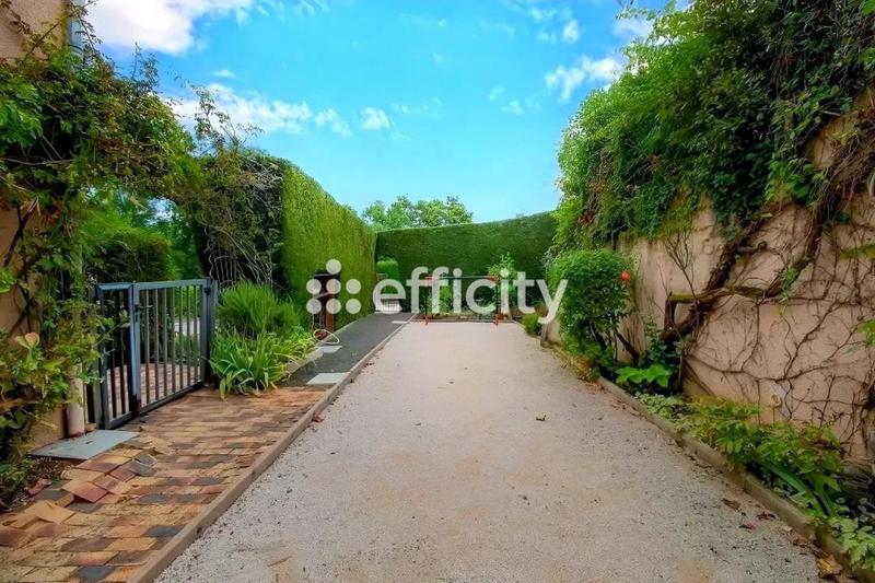 Maison - 201 m² - 9 pièces