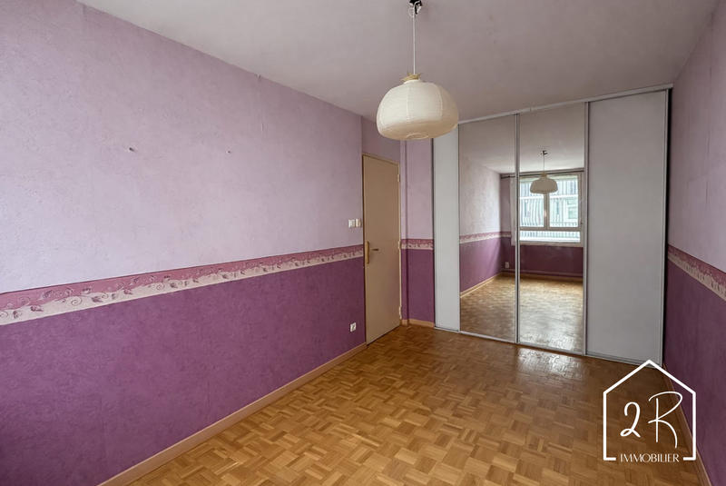 Appartement - 85 m² - 5 pièces