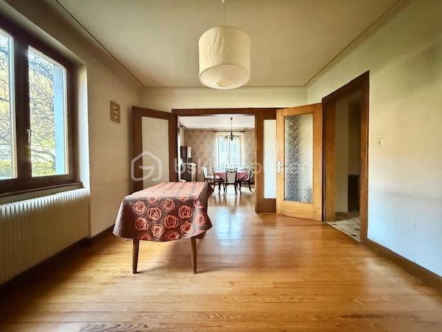 Maison traditionnelle - 210 m² - 10 pièces