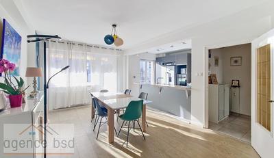 Appartement - 100 m² - 4 pièces