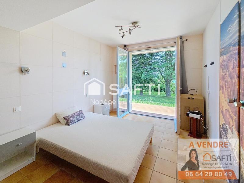 Maison - 263 m² - 7 pièces