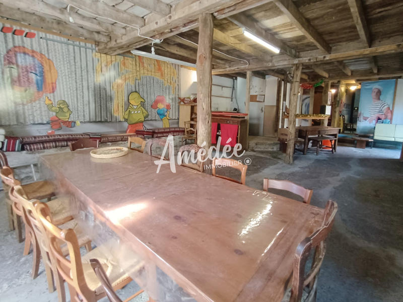 Maison traditionnelle - 195 m² - 9 pièces