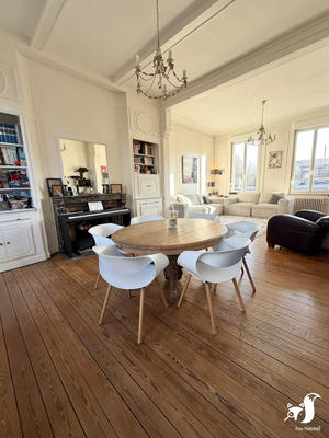 Maison - 240 m² - 8 pièces