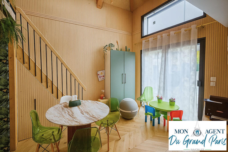 Maison - 230 m² - 7 pièces